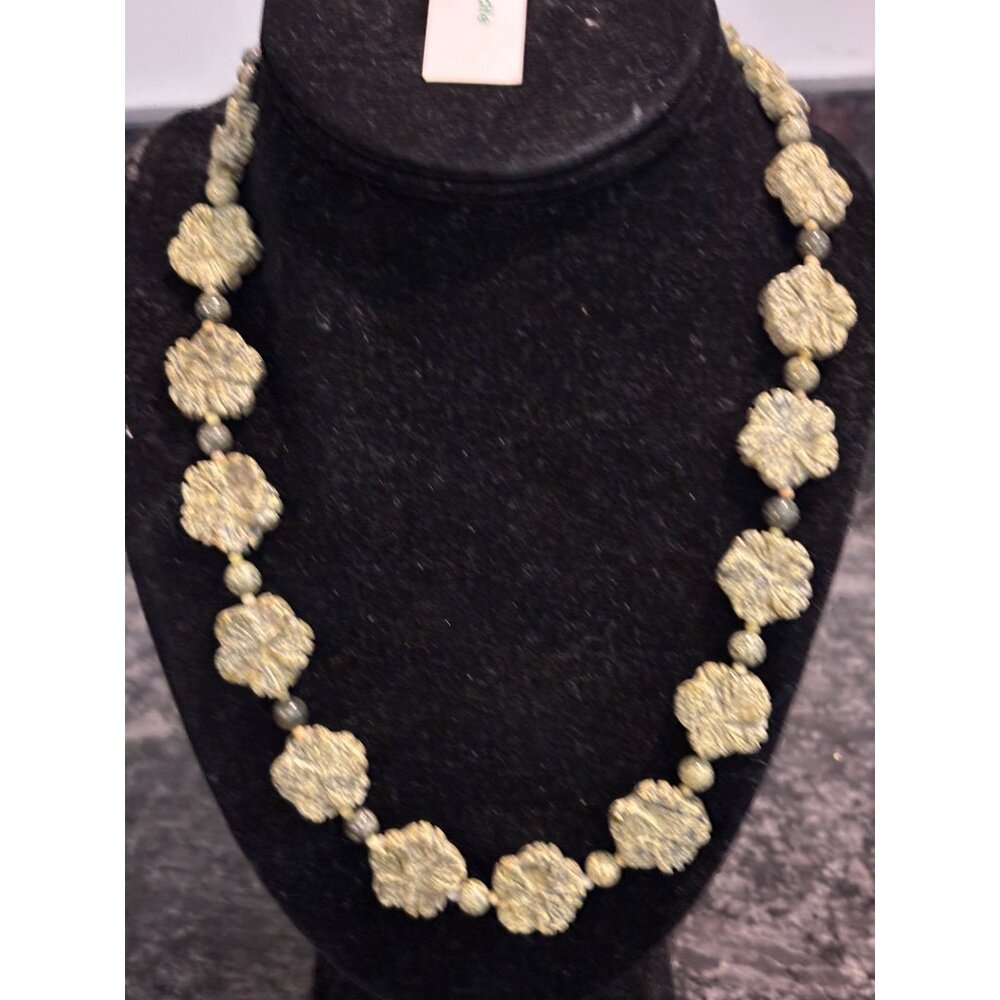 Vintage Lizardite Bead Floral Green Necklace Made in Hawaii
